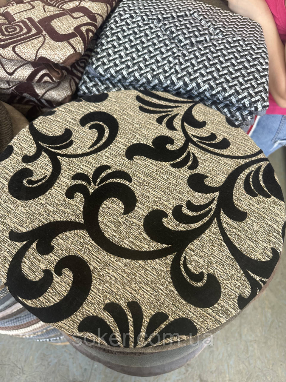 Чохли на круглі стільці