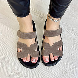 Шльопанці жіночі замшеві на липучці. Колір візон