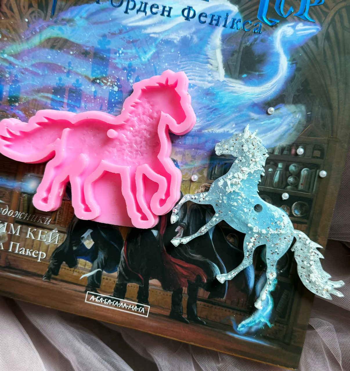 Молд «Дика грація» символ року 2026,  H1 з фінішем та частково кристалічною текстурою, для смоли, H1