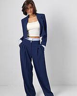 Класичний брючний жіночий костюм з коротким жакетом синій модний костюм зі штанами розмір Хл