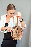 Кругла шкіряна сумка Берегиня темно-бежева, з короткими і довгим ремінцями, фото 3