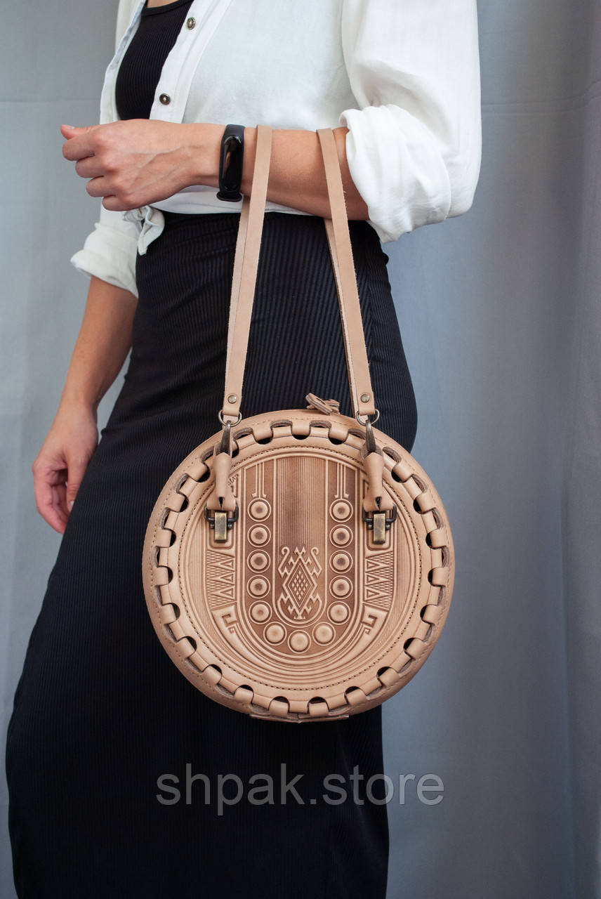 Кругла шкіряна сумка Берегиня темно-бежева, з короткими і довгим ремінцями, фото 1