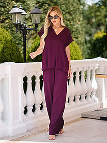 Бордовий жіночий прогулянковий костюм із жатого крепу