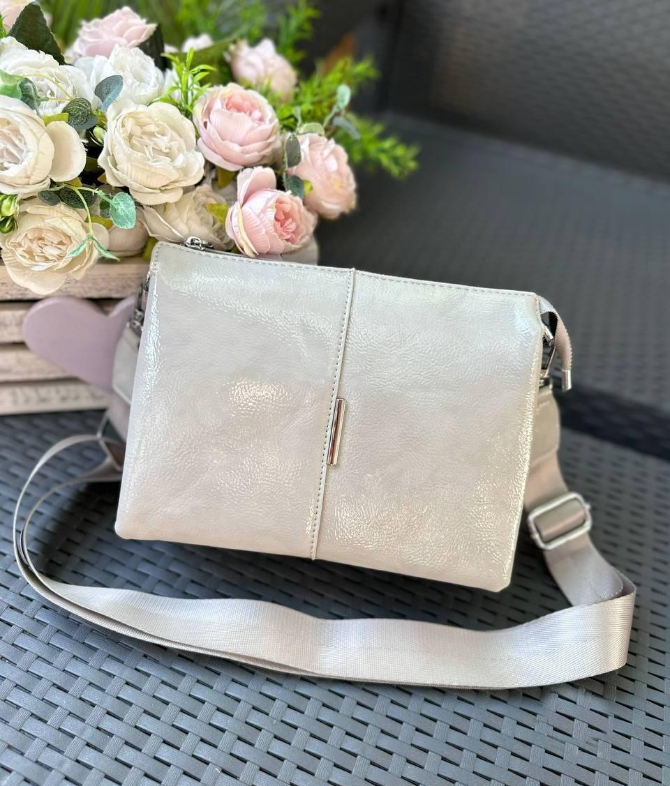 Стильна жіноча лакова сумка-клатч через плече елегантна сумочка сіра екошкіра