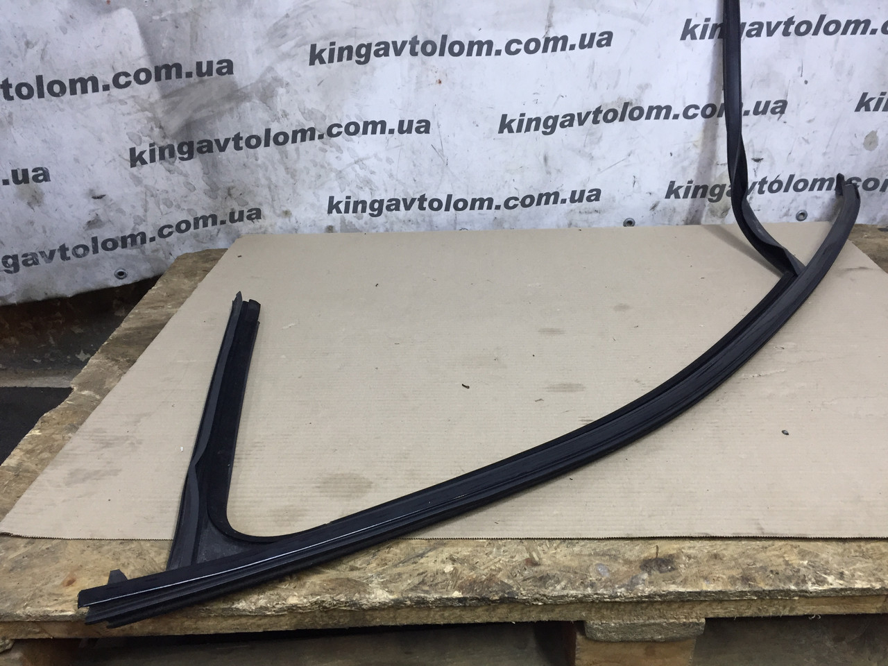 Направляюча стікла ущільнювач передній лівий Porsche Cayenne 958 958531431005AP, фото 1