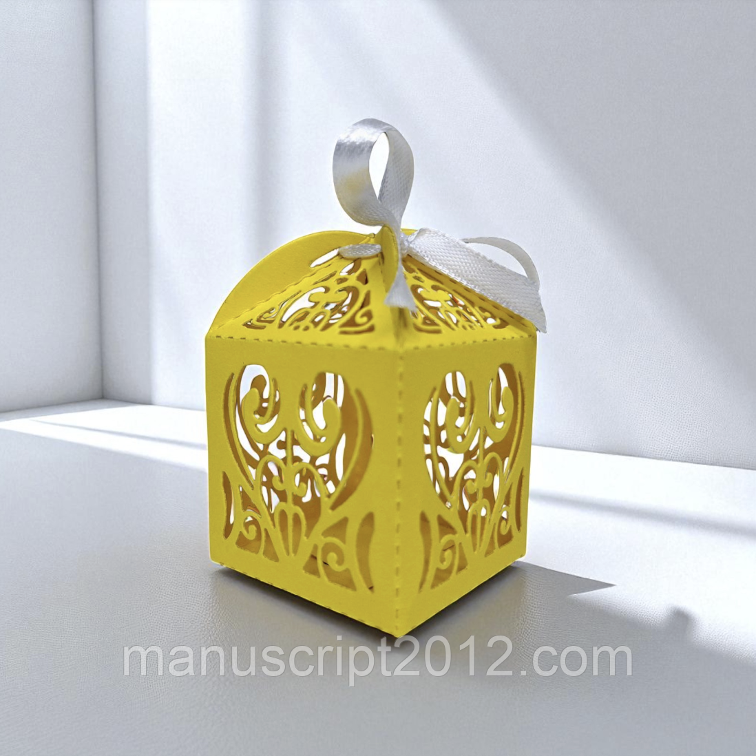 Коробка на 1 цукерку / бонбоньєрка "Ажурна" (50х50х50мм.) жовта