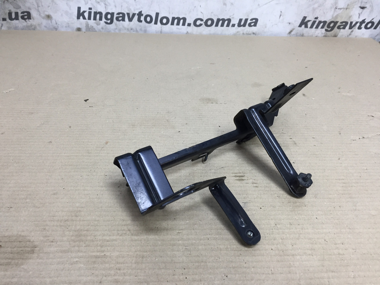 Кронштейн Porsche Cayenne 958 7P0819545B, фото 1