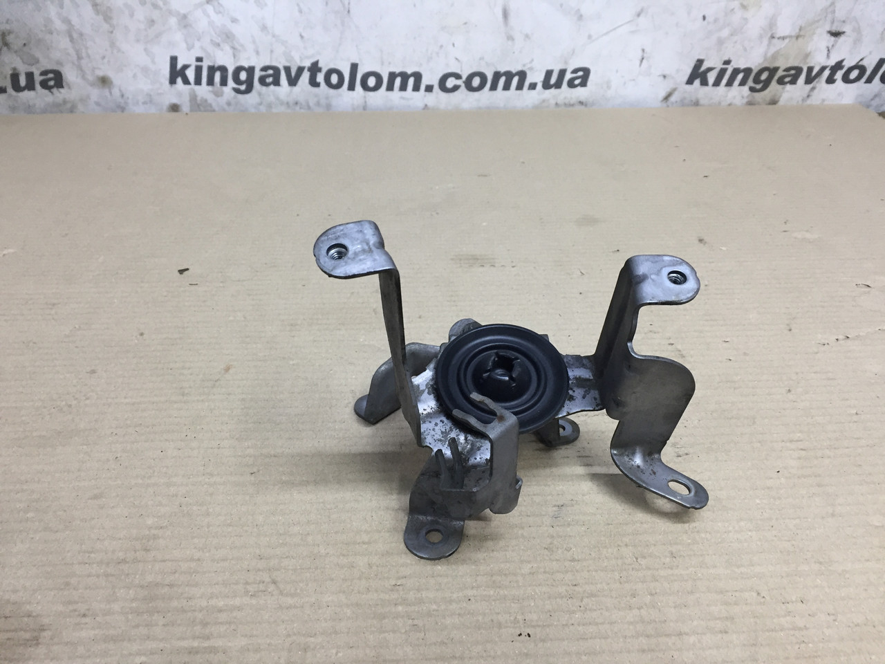 Кронштейн Porsche Cayenne 958 7P6127224, фото 1