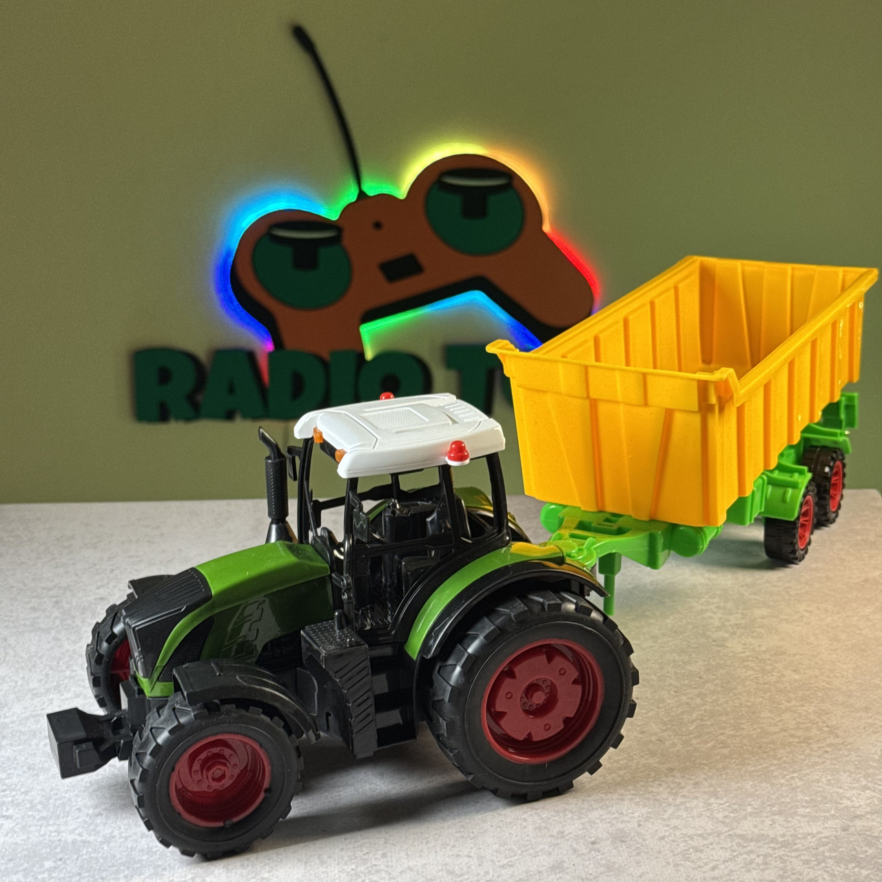 Трактор на радіокеруванні Fendt Vario | Трактор на пульті | Машинка на радіоуправлінні, фото 1