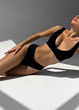 Базовий чорний комплект білизни під спорт  — жіночий топ і трусики-танга, комфортний комплект S, фото 2