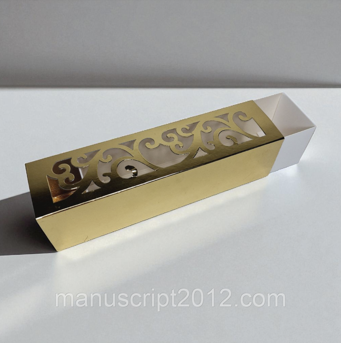 Коробка для макарунс ажурна (200х50х50мм.) золота