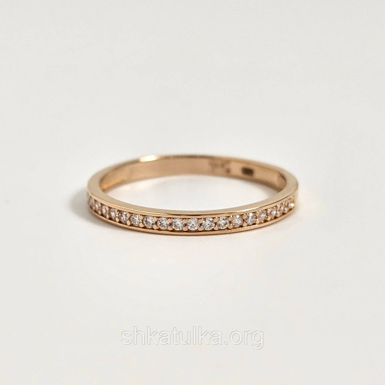 Золота каблучка з білими фіанітами тонка класична 18