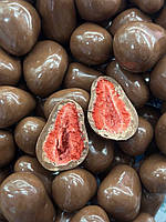 Цукерки Полуниця в молочному шоколаді 100грам Клубника в шоколаде