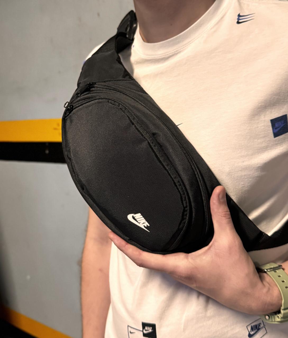 Бананка для спорту чоловіча чорна, зручна, стиль 2025 Nike