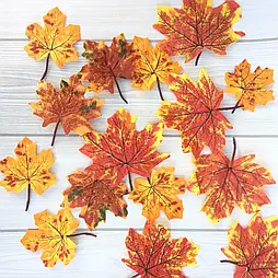 Штучне листя клена жовтогаряче з хвостиком 50 шт. в уп