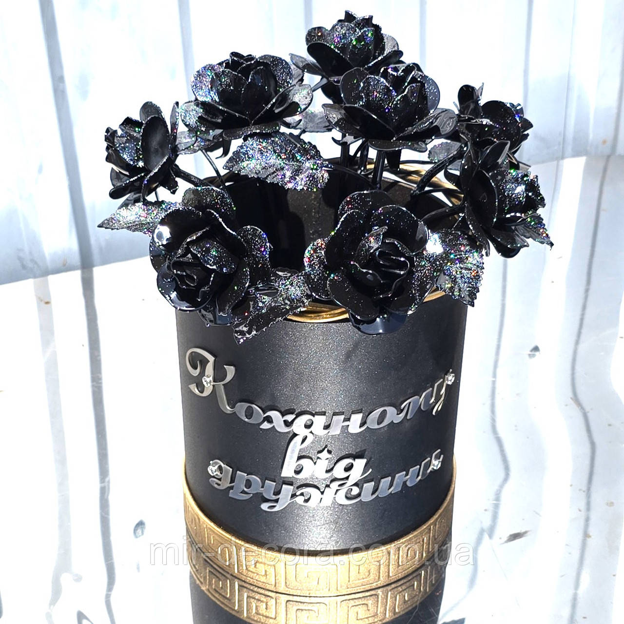 Кована ваза "чорні троянди", букет воїну, ваза Герою України, ваза на Алею Слави.