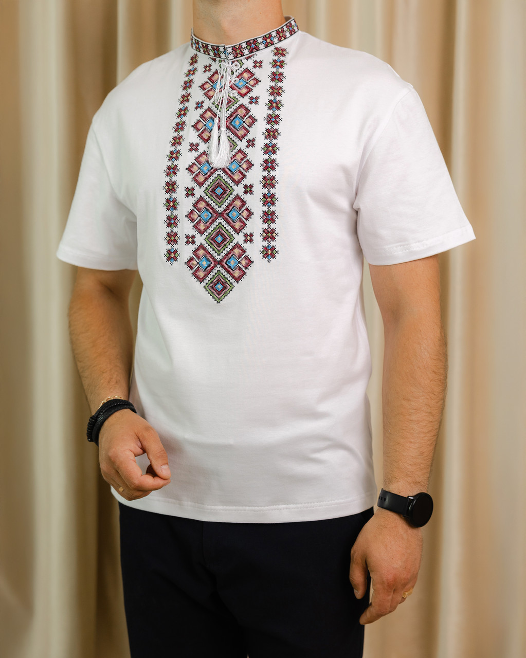 Футболка з вишивкою чоловіча Ізольд на білому,  футболка вишиванка, футболка з вишиванкою, футболка вишита