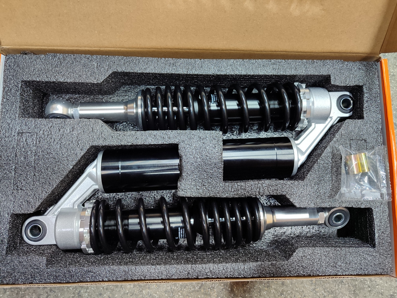 Амортизатори мотоцикл 345 мм із підкачуванням червоні