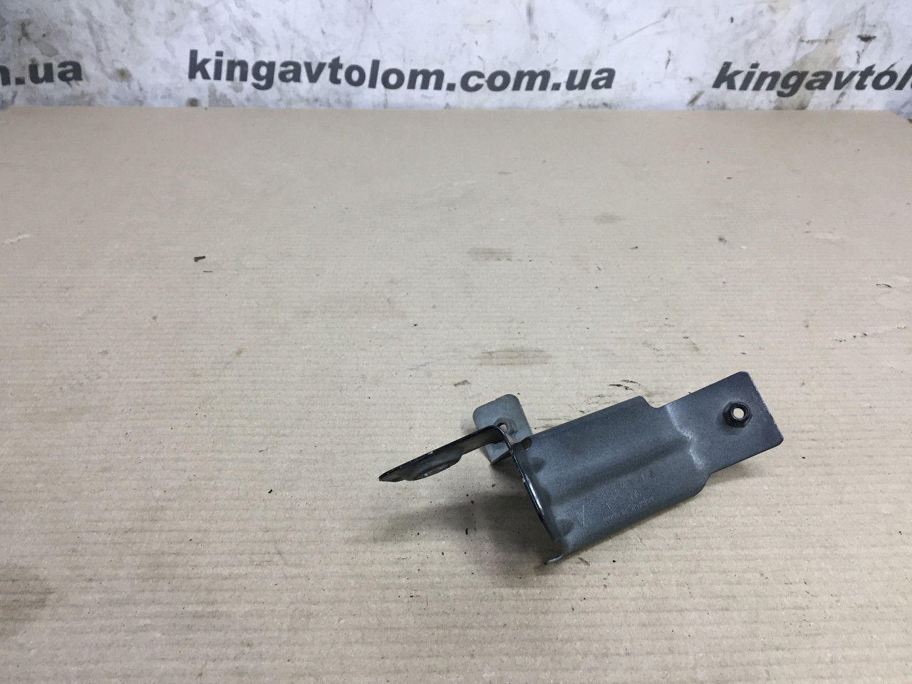 Кронштейн крила Porsche Cayenne 958 7P5805604A, фото 1