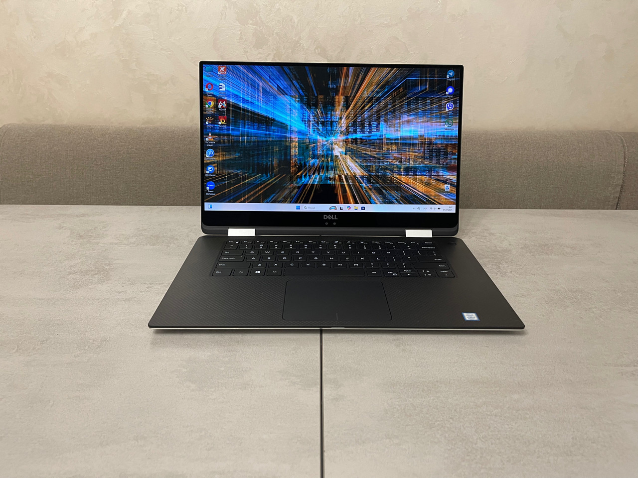 Ультрабук-трансформер Dell XPS 15 9575, 15,6" FHD IPS сенсор, i7-8705G, 16GB, 512GB SSD, AMD Radeon 4GB, фото 1