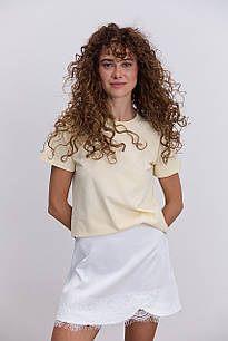 Коротка атласна спідниця молочна з мереживом внизу (S)