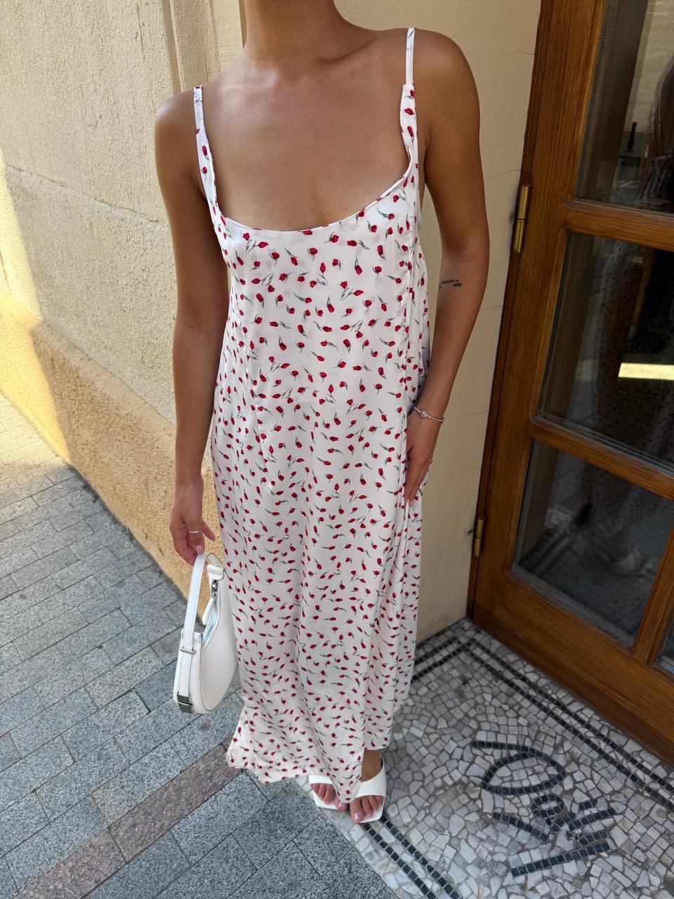 Біле жіноче витончене шовкове плаття-комбінація на бретелях вільного крою довжини міді в квітковий принт, фото 1