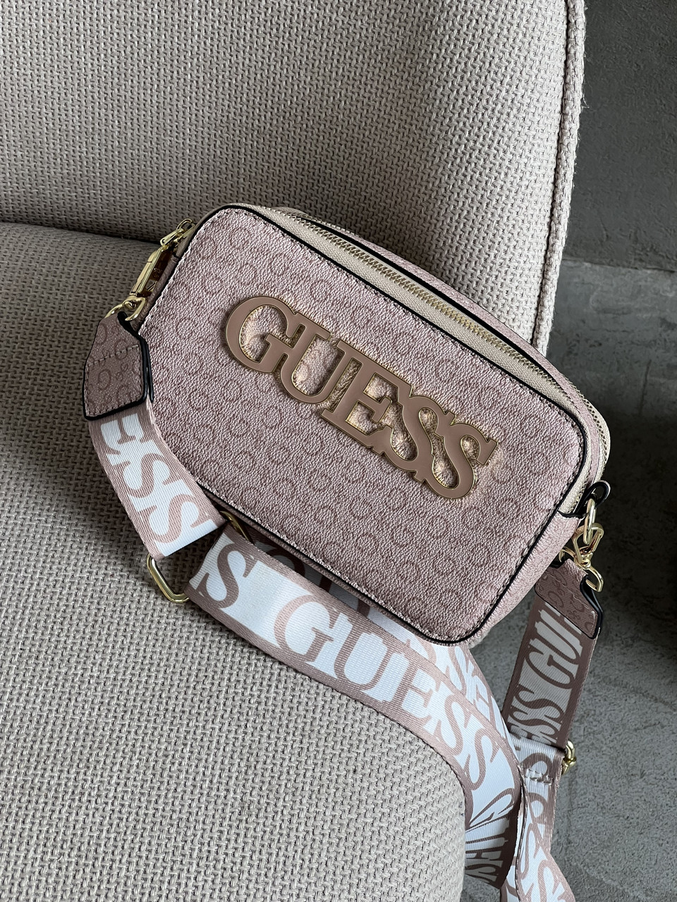 Сумка жіноча бежева на широкому ремені Guess big logo Гесс крос-боді, фото 1