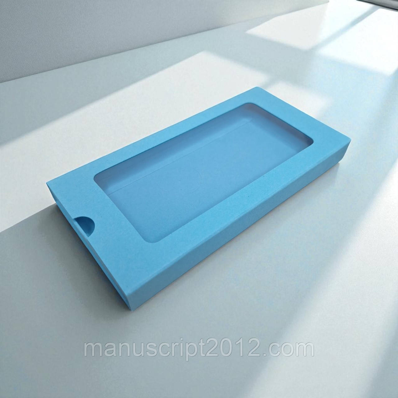 Коробка-футляр  для шоколаду з вікном (160х80х15мм.) яскраво-блакитна