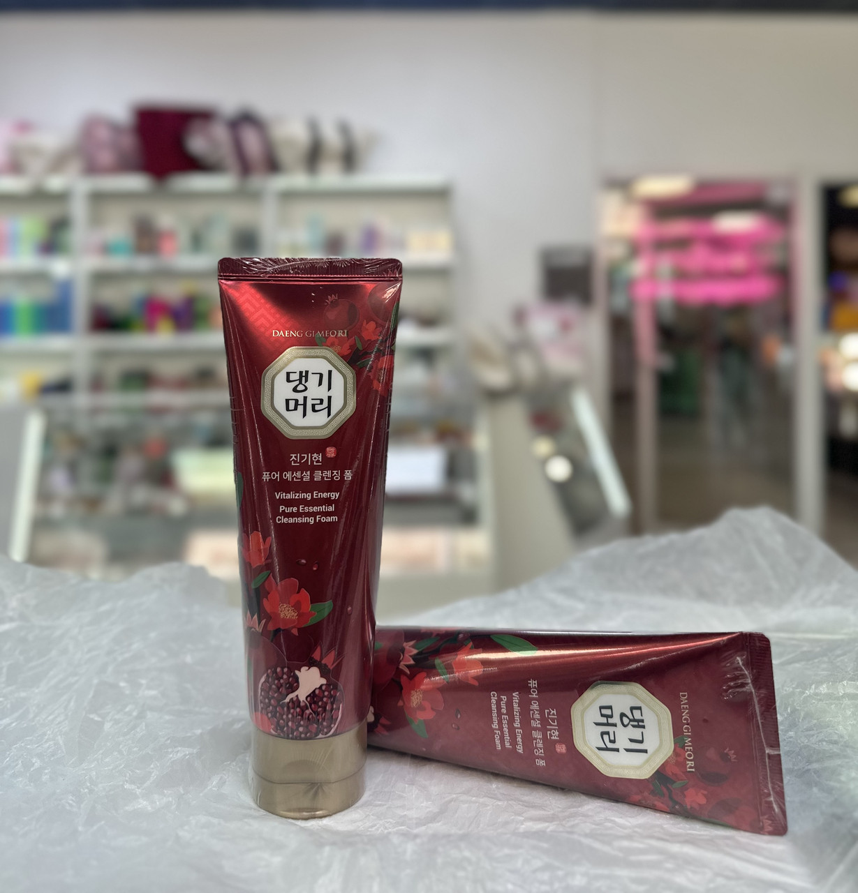 Пінка для обличчя з екстрактом граната Daeng Gi Meo Ri Vitalizing Energy Pure Essential Cleansing Foam 120мл