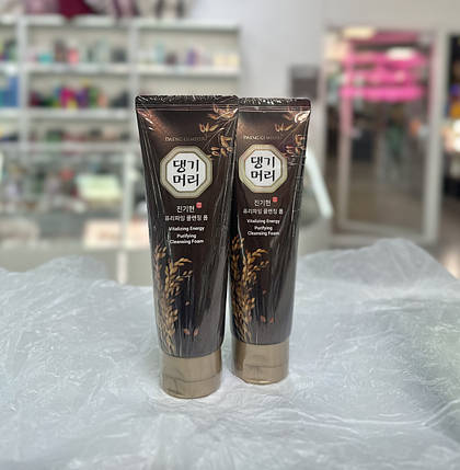 Пінка для обличчя з екстрактом насіння бусенника Daeng Gi Meo Ri Vitalizing Energy Purifying Cleansing Foam 120мл, фото 1
