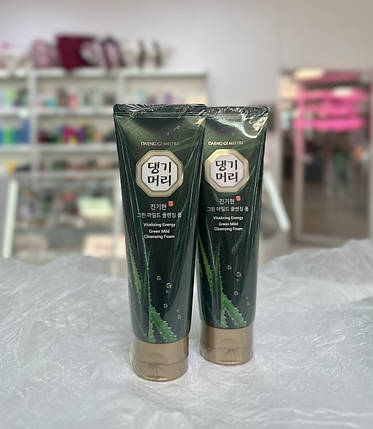 Пінка для обличчя з екстрактом алое Daeng Gi Meo Ri Vitalizing Energy Green Mild Cleansing Foam 120мл, фото 2