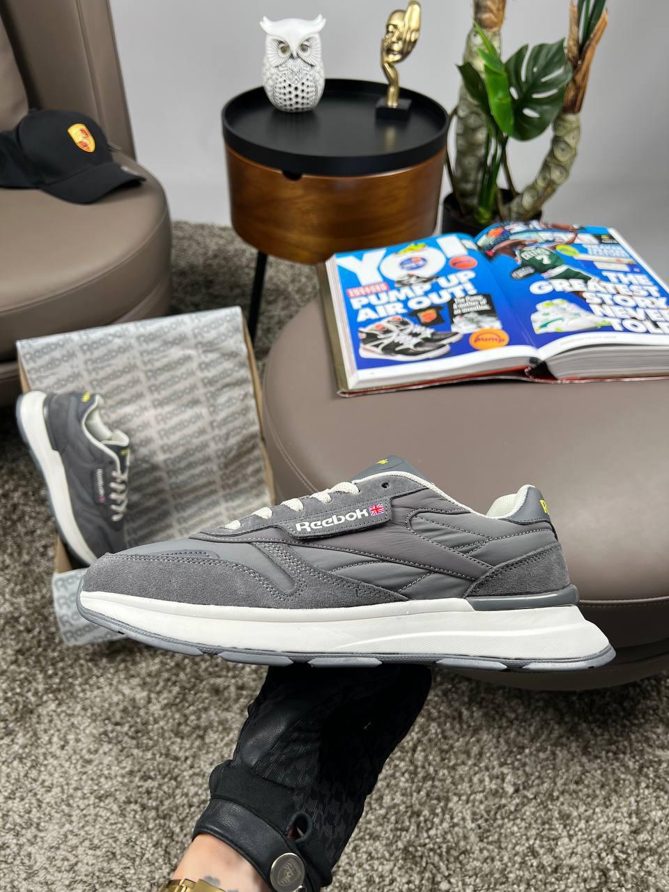 Чоловічі кросівки замша текстиль Reebok Classic Grey White Yellow, кеди Рибок замшеві сірі. Чоловіче взуття