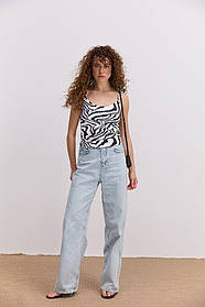 Жіночий топ із принтом зебри