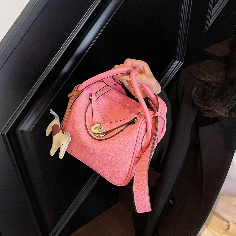 Жіноча сумка — гарна якість, базовий стильна сумка для через плече Ручні сумки — клатч ОПТ, фото 1