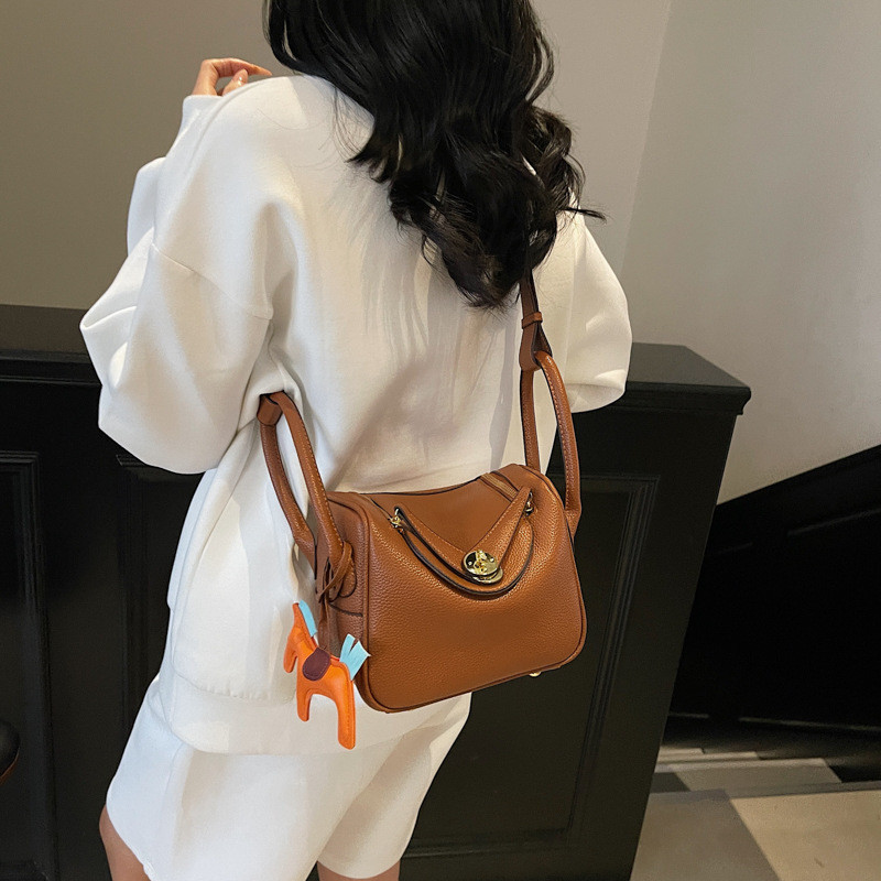 Жіноча сумка — гарна якість, класична стильна сумка для через плече Ручні сумки — клатч ОПТ, фото 1