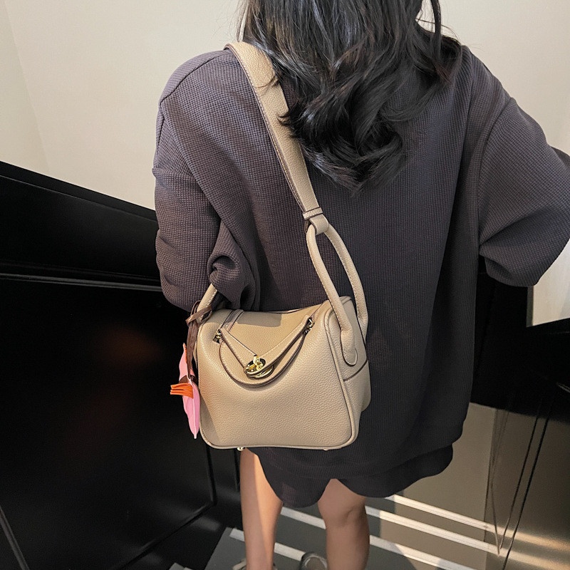 Жіноча сумка — гарна якість маточина стильна сумка для через плече Ручні сумки — клатч ОПТ, фото 1