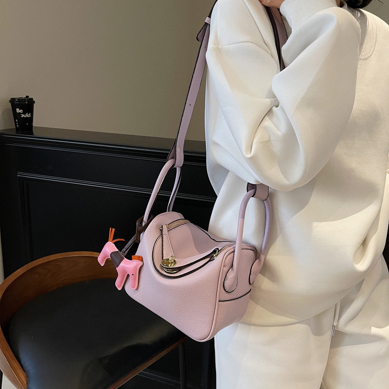 Жіноча сумка — гарна якість, базовий стильна сумка для через плече Ручні сумки — клатч ОПТ, фото 1