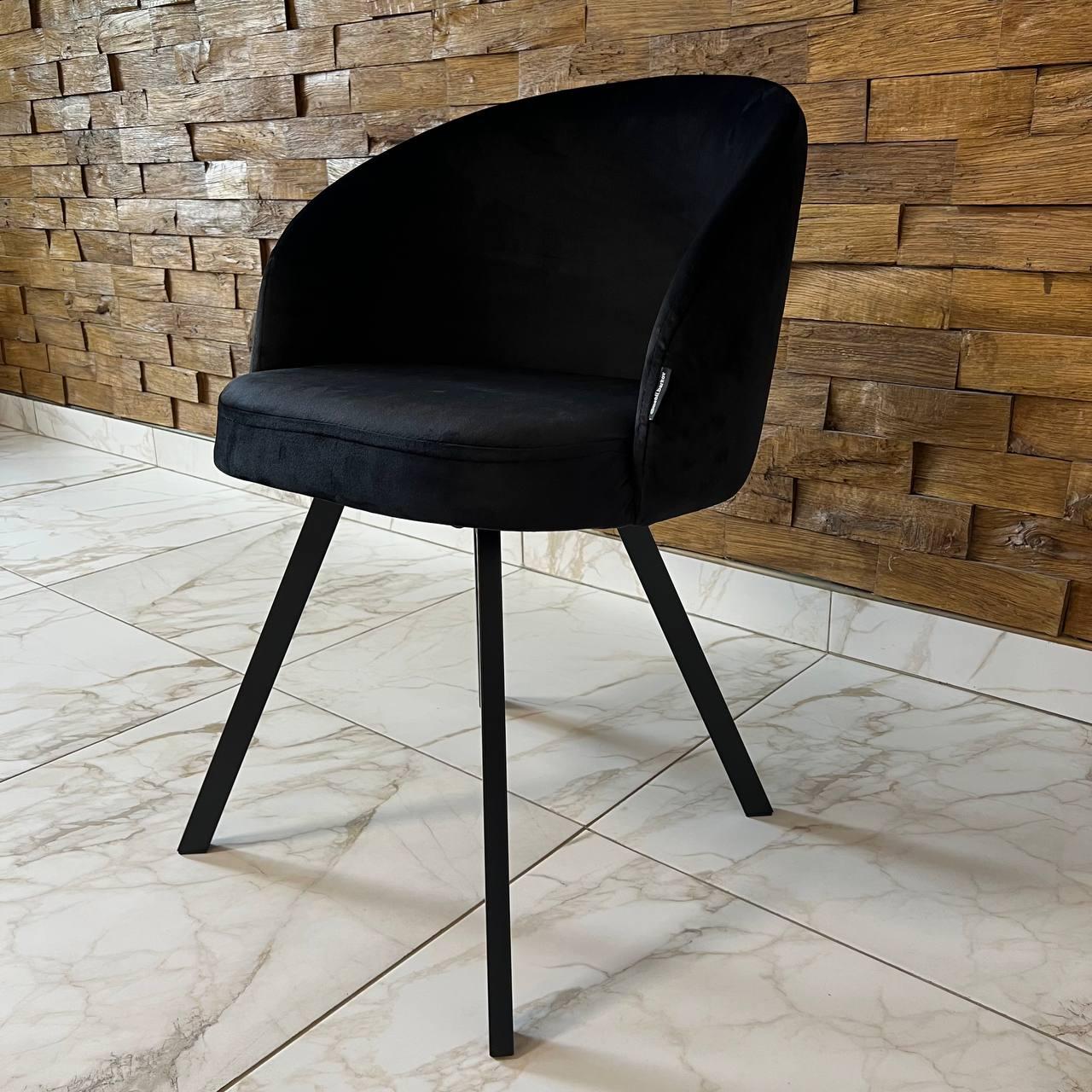 Інтер'єрний стілець КОМО зі спинкою з чорного велюру категорії топ на чорному прямокутному металевому каркасі, фото 1