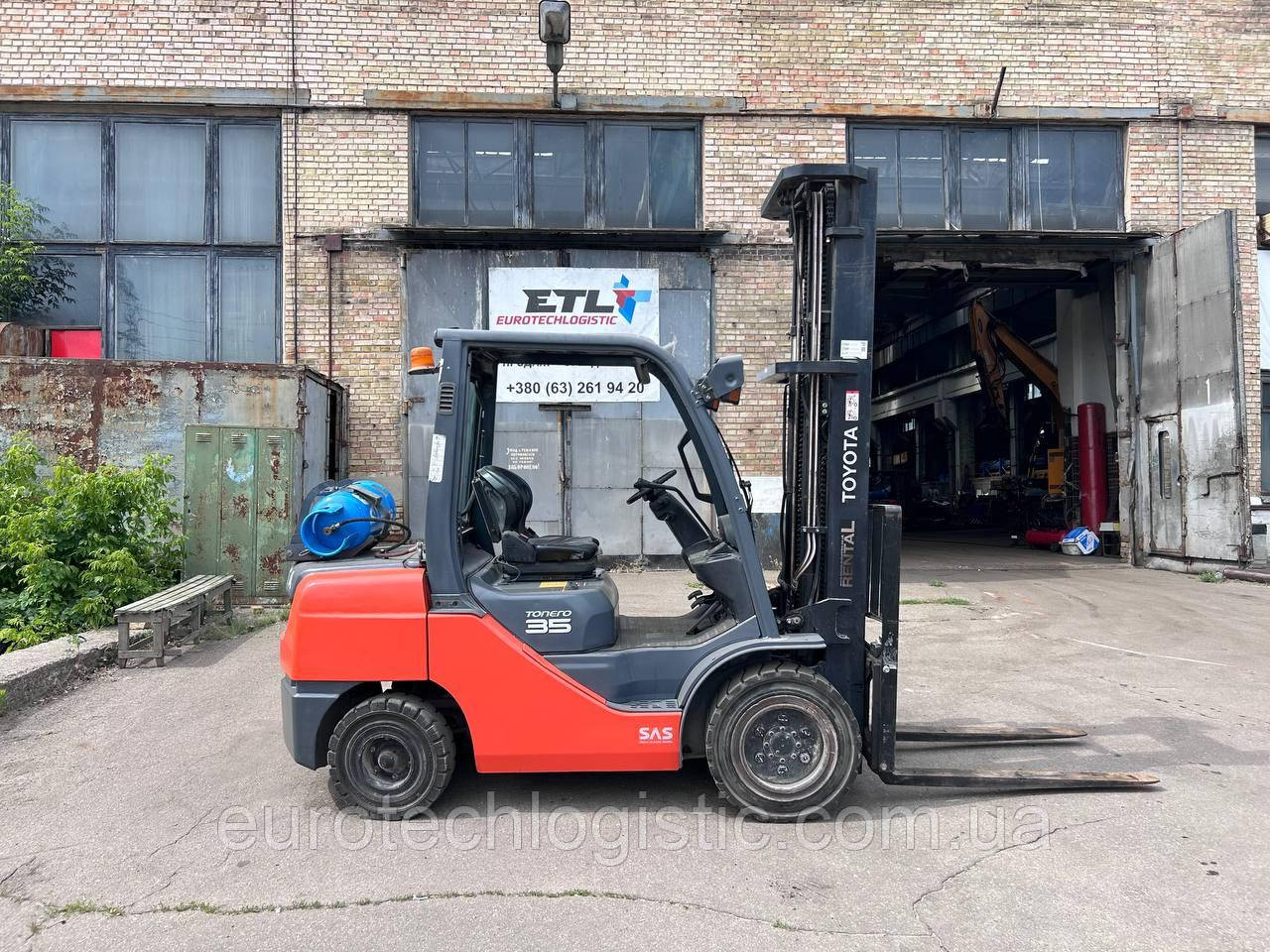 Навантажувач вилочний TOYOTA 8FGF25 газ-бензин, фото 1