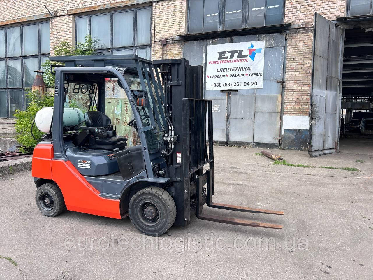 Навантажувач вилочний TOYOTA 8FGF25 газовий, фото 1