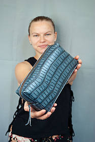 Велика косметичка з натуральної шкіри жіноча Бірюзова з тисненням Крокодил