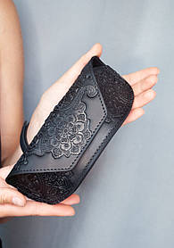 Футляр для окулярів шкіряний чорний з орнаментом Квітучий Сад | очешник шкіра