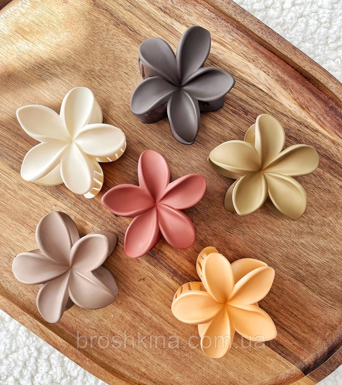 Краби для волосся пластикові оптом 7*7 см 12 шт/уп  ГАВАЙСЬКА КВІТКА МАТОВІ, фото 1