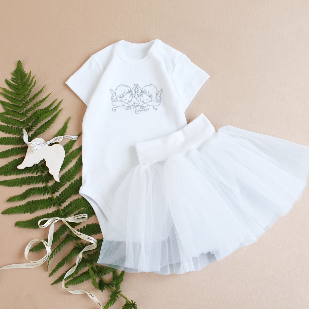 Святковий білий комплект для дівчинки з боді з янголятами та фатиновою спідничкою 62 68 74 80 86 92