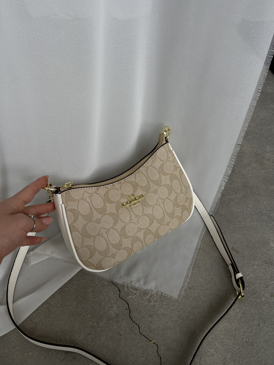 Жіноча сумка Coach Bolso de hombro Teri молочний через плечі Коуч, фото 1