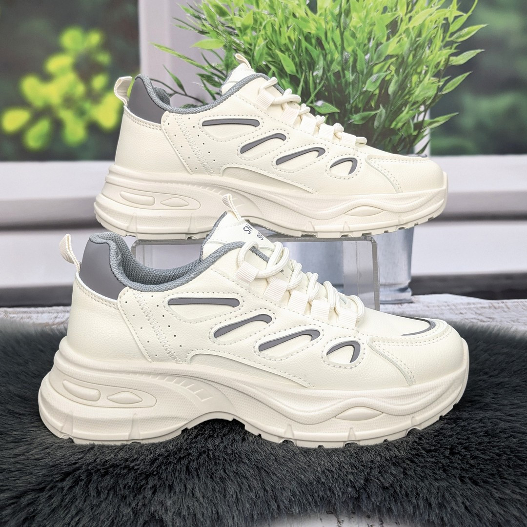 Кросівки жіночі Ouqidageni молочні із сірим на об'ємній підошві демісезонні 8037, фото 1