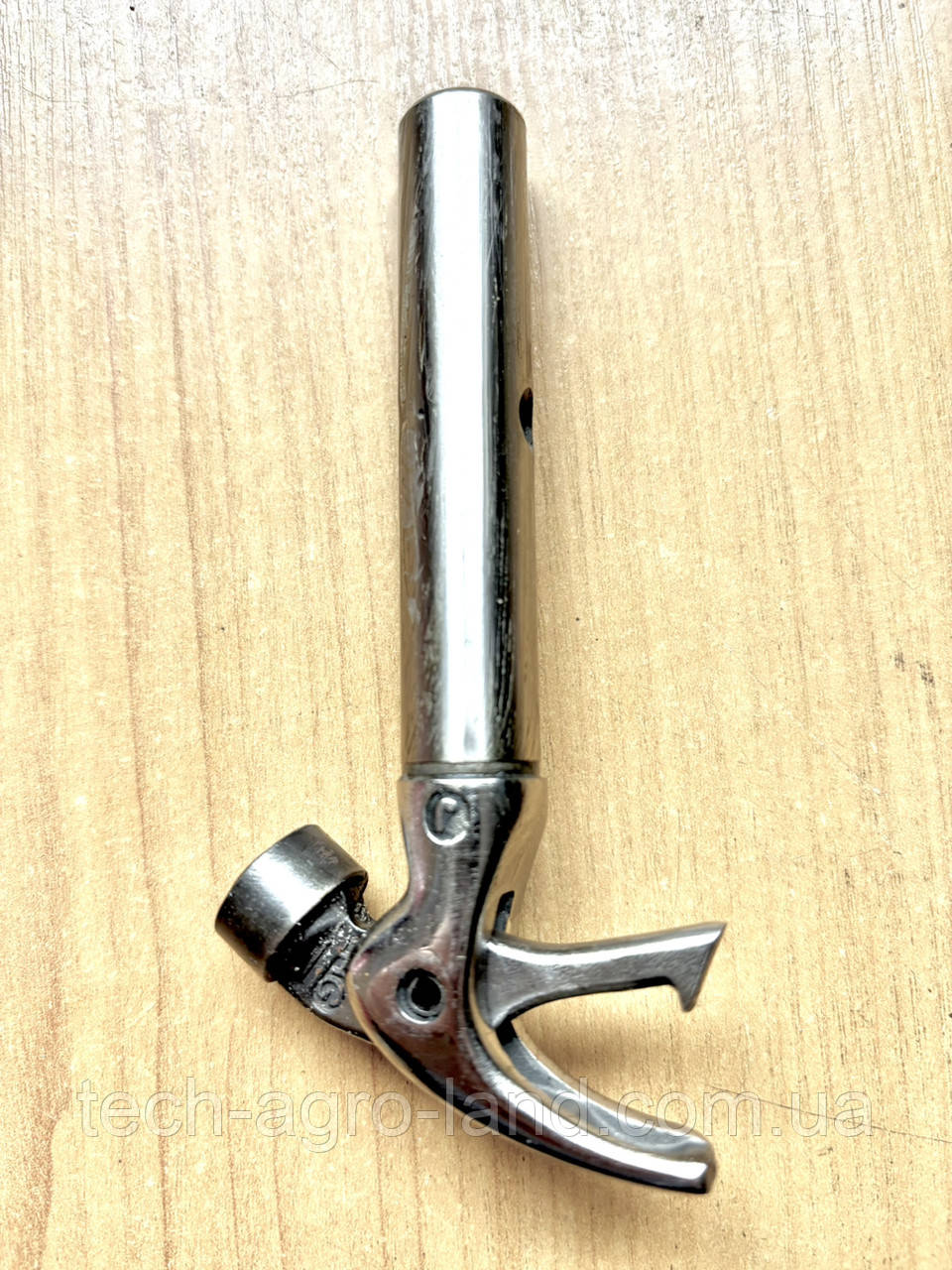 Палець гачок в'язального апарату (дзьобик) на прес-підбирач John Deere / Джон Дір