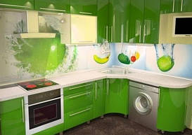 Угловая кухня с применением крашенного МДФ фасада.