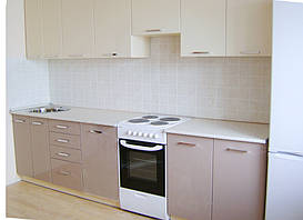 Прямая кухня с применением МДФ фасада с нанесением пластика.