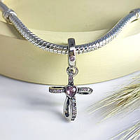 Елегантний браслет із металевого ланцюжка, прикрашений стильною підвіскою хрестика з серцем